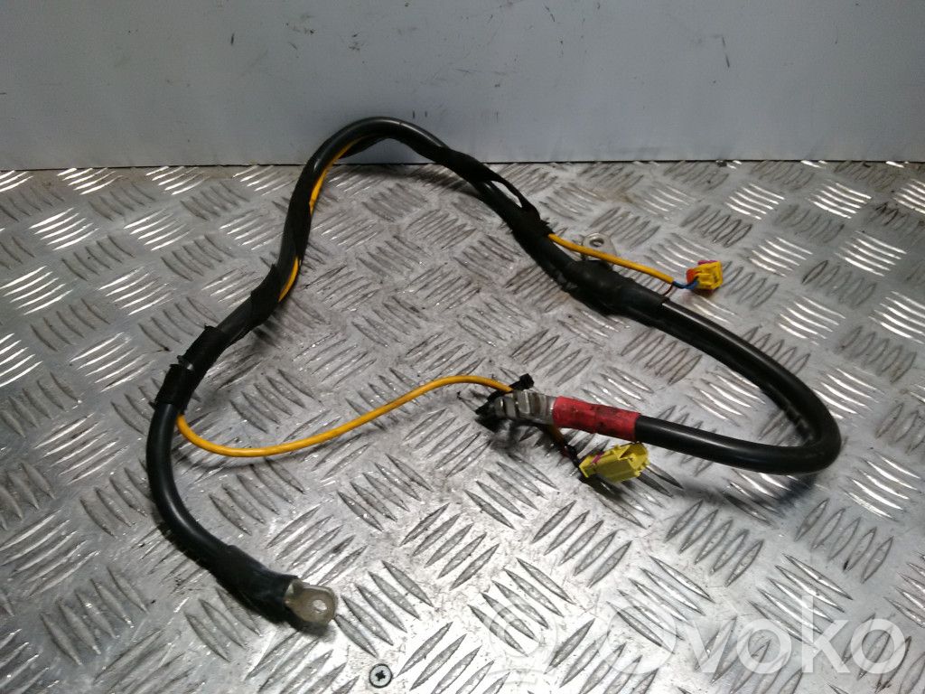 Audi A6 S6 C6 4F Pluskaapeli (akku) 