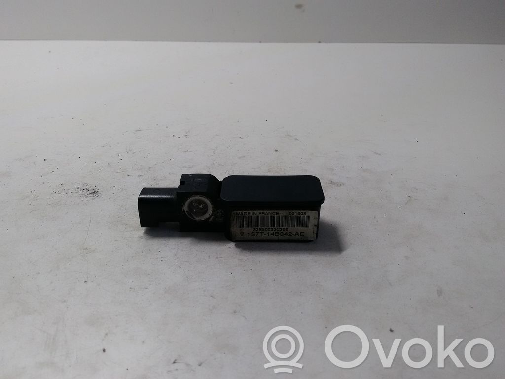 Ford Mondeo Mk III Airbag deployment crash/impact sensor 