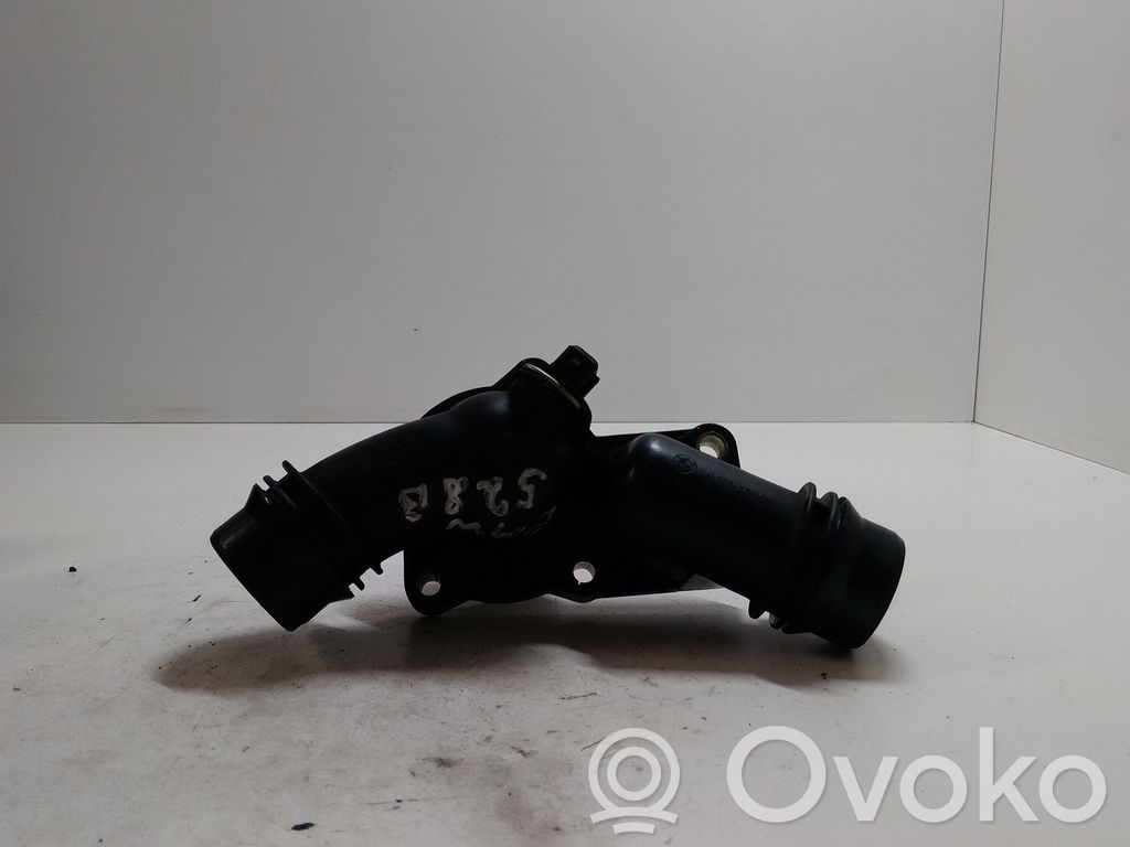 BMW 5 E39 Termostats / termostata korpuss 