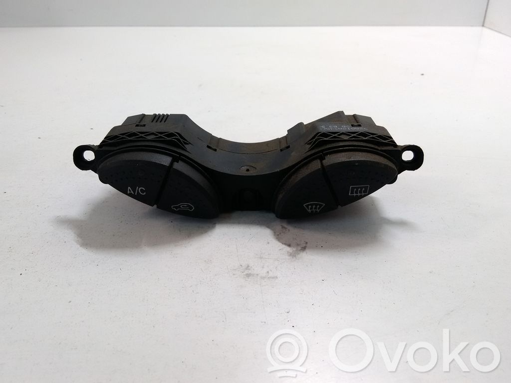 Ford Focus Windscreen/window heater switch 