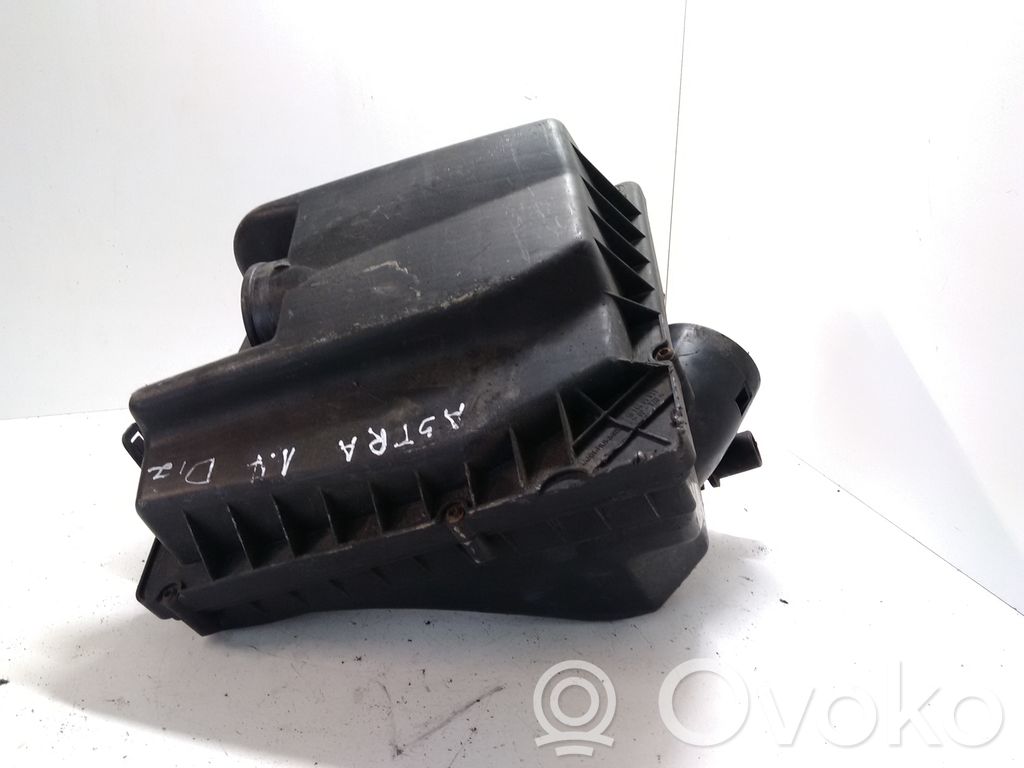 Opel Astra H Air filter box 