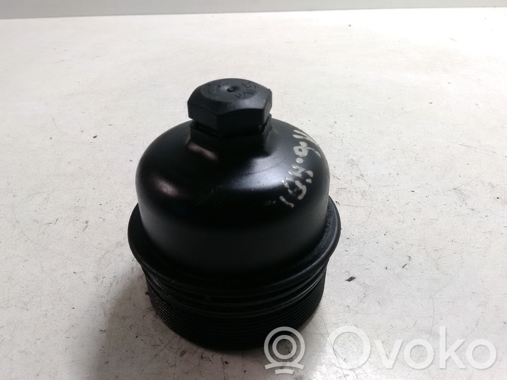 Volvo V50 Oil filter cover 