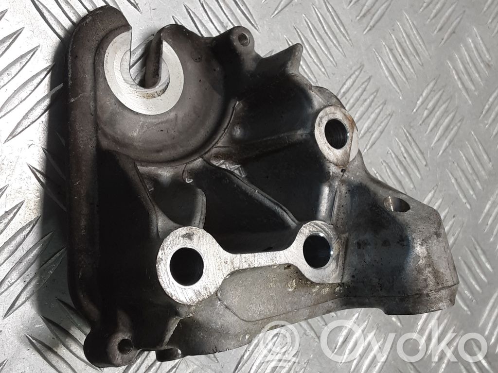 Citroen DS4 Engine mounting bracket 