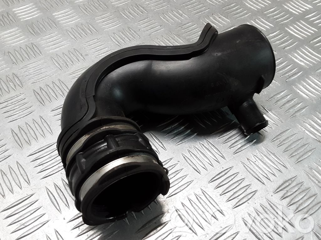 Ford Transit Turboahtimen ilmanoton letku 