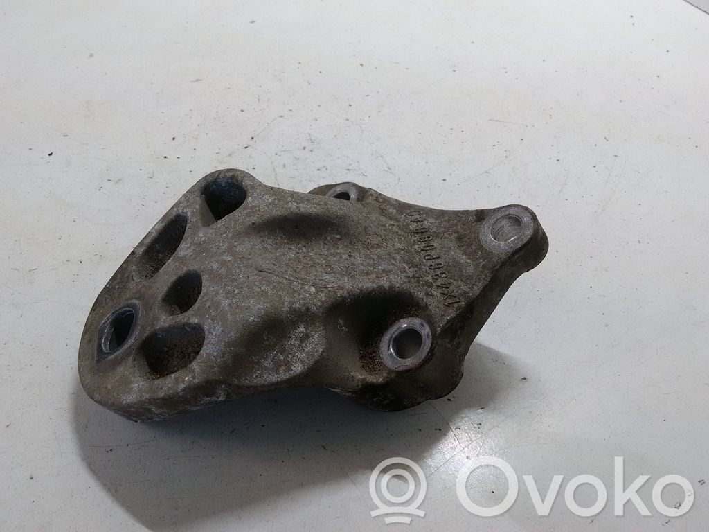 Jaguar X-Type Engine mounting bracket 