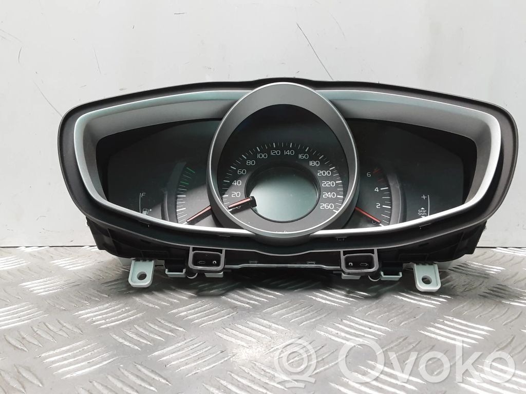 Volvo V40 Speedometer (instrument cluster) 