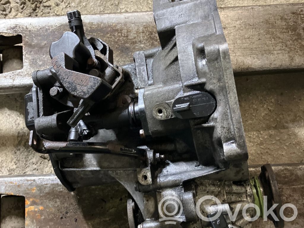 Volkswagen Golf IV Manual 5 speed gearbox 