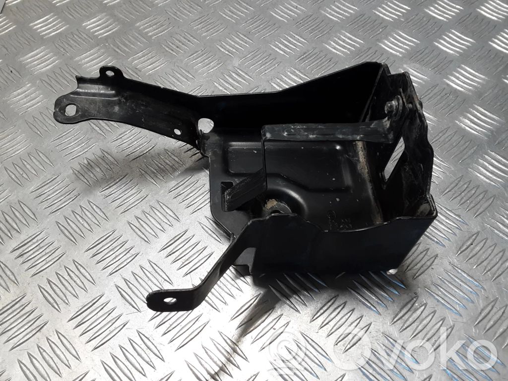 Volvo V40 Akun alusta 