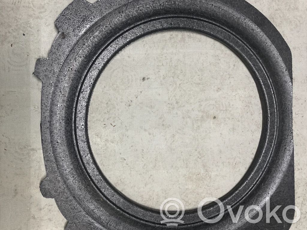 Rezerves riteņa nodalījuma dekoratīvā apdare   31445788
