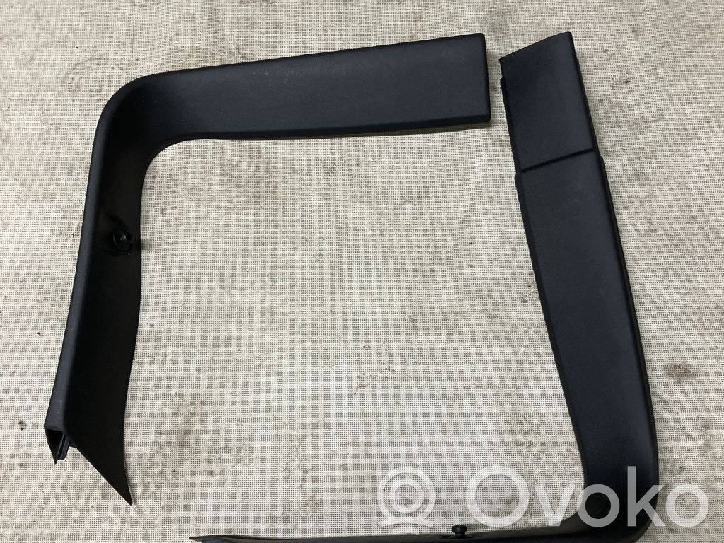 Volvo XC40 Tailgate trim 