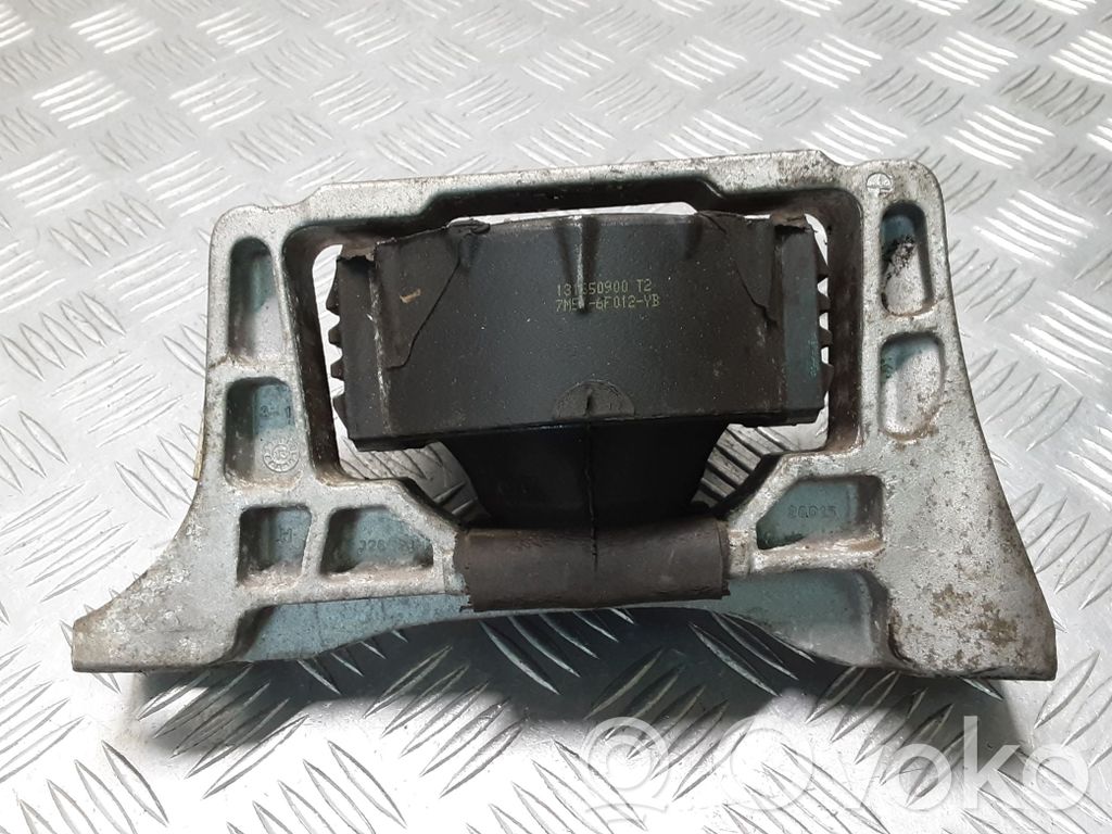 Engine mount bracket   7M516F012YB