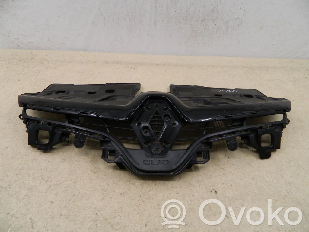 Renault Clio IV Front grill 