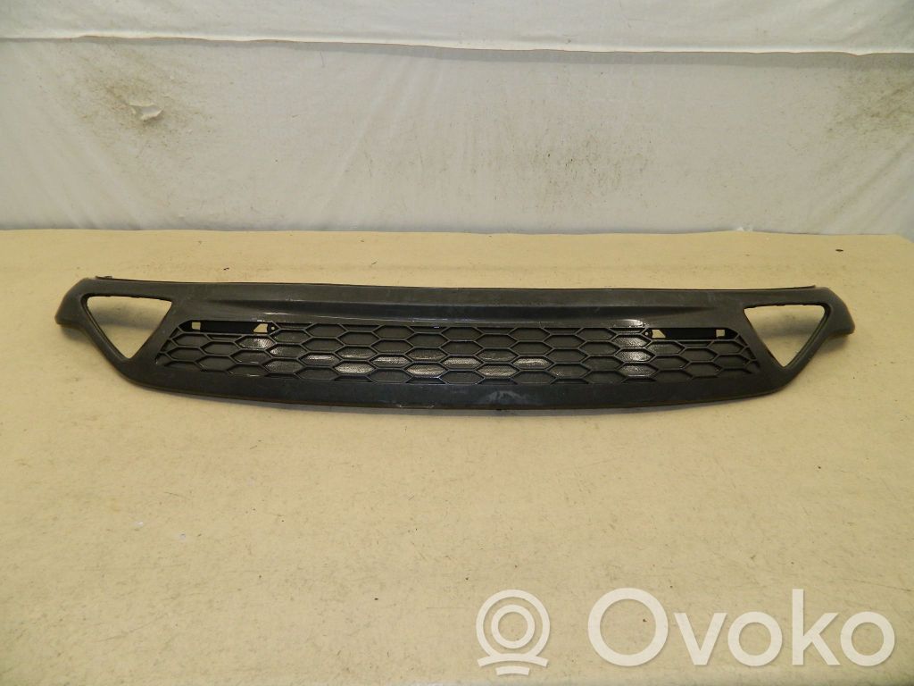 Ford Focus Moldura inferior del parachoques trasero 