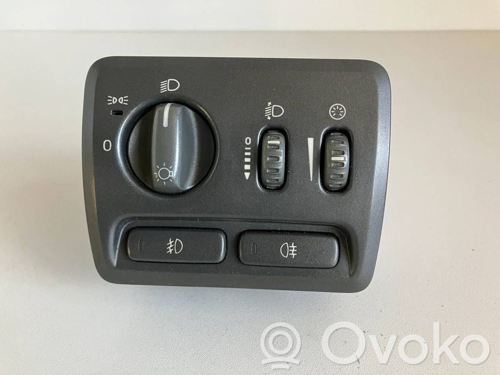 Light switch   9441233
