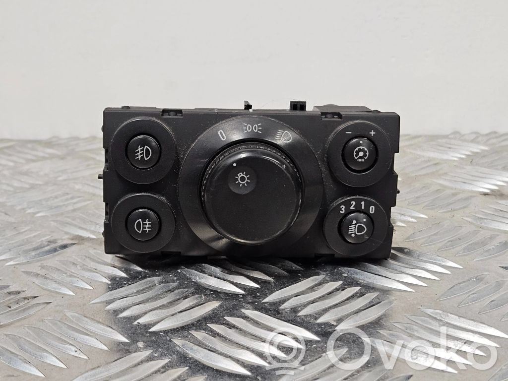 Light switch   13100128,0320,2714,LK04063010
