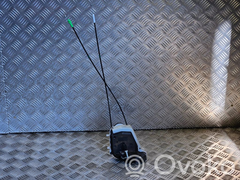Toyota Yaris Aizmugurē slēdzene 