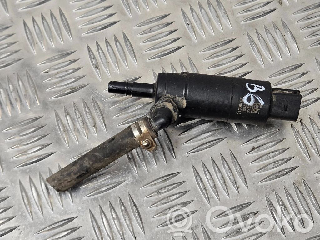 Volkswagen PASSAT B6 Windscreen/windshield washer pump 