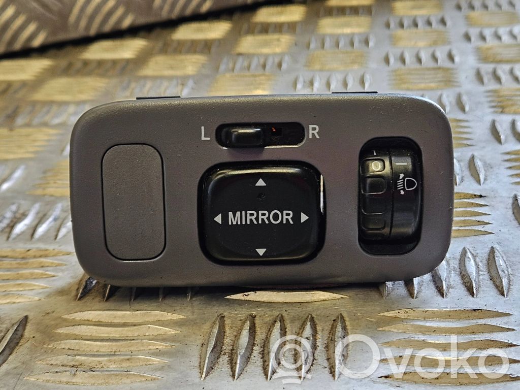 Toyota Yaris Wing mirror switch 