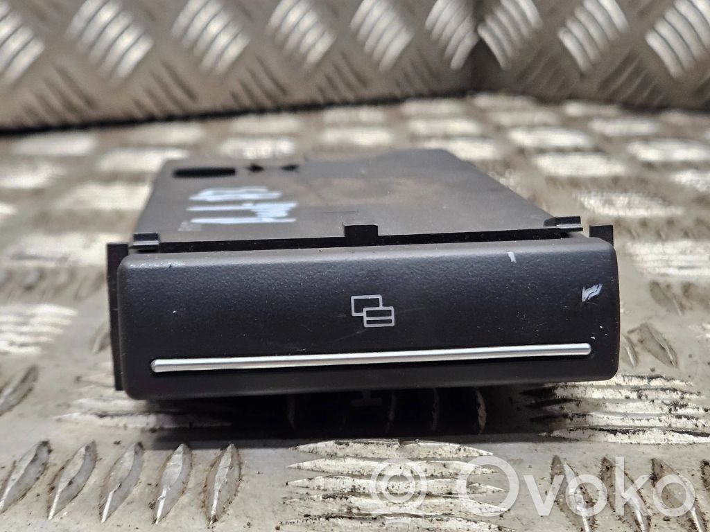 Guantera   8P0941561