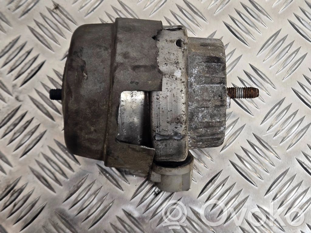 Engine mount bracket   4F019938