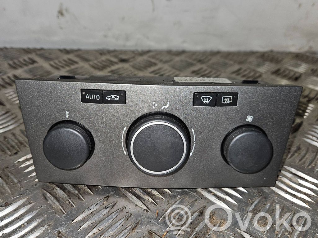 Opel Zafira B Climate control unit 