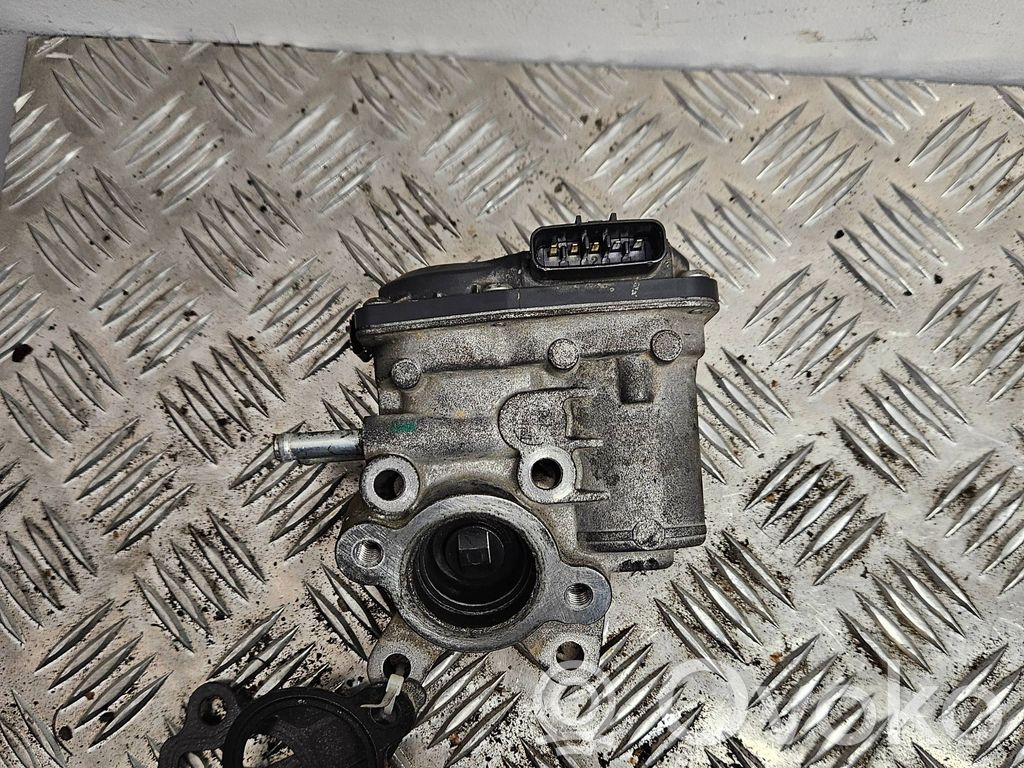 Nissan Pathfinder R51 Клапан EGR 