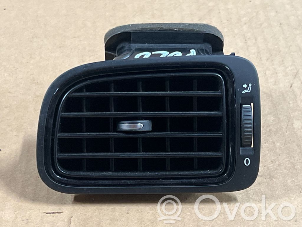 Volkswagen Polo Boczna kratka nawiewu deski rozdzielczej 