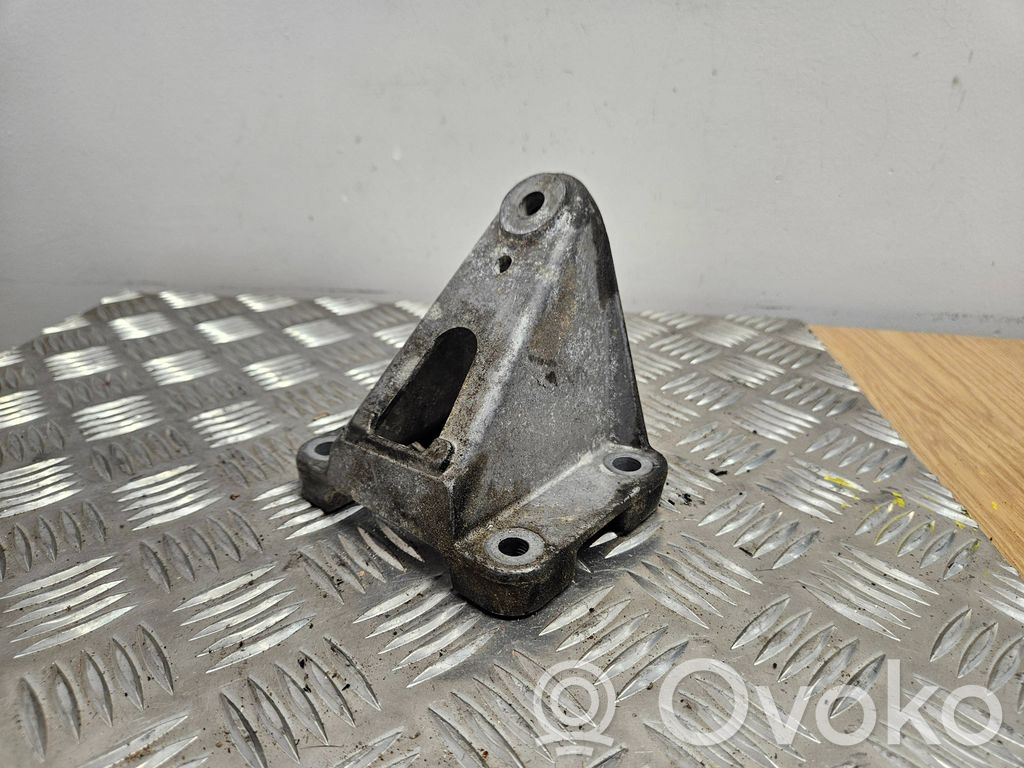 Jaguar XK - XKR Engine mounting bracket 