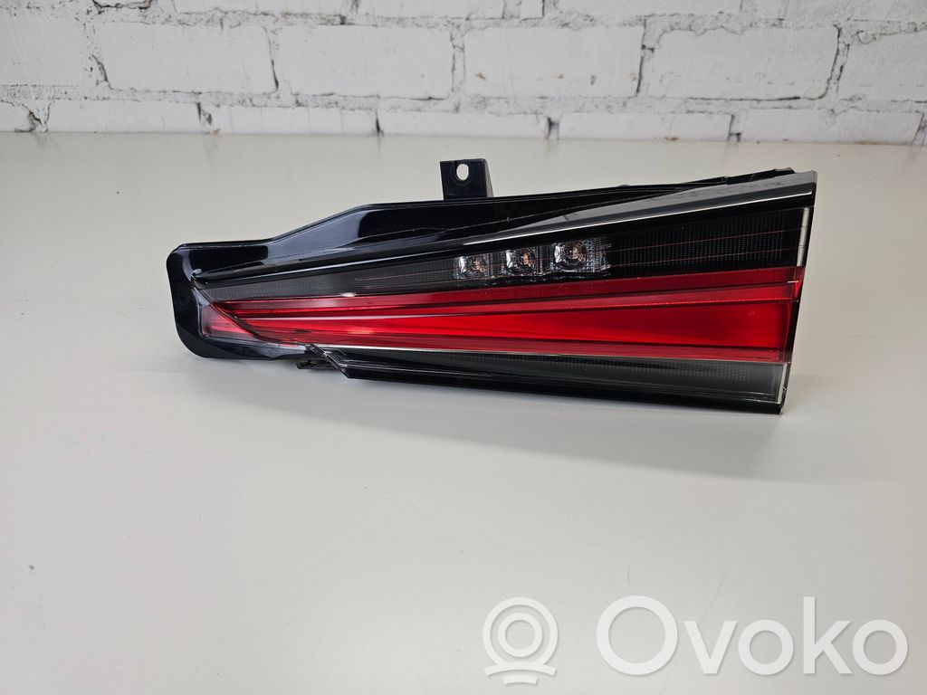 Tailgate rear/tail lights