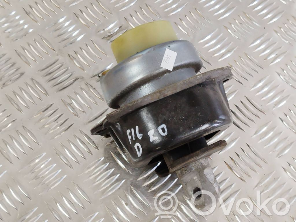 Engine mount bracket   P685310401,35463,16004212