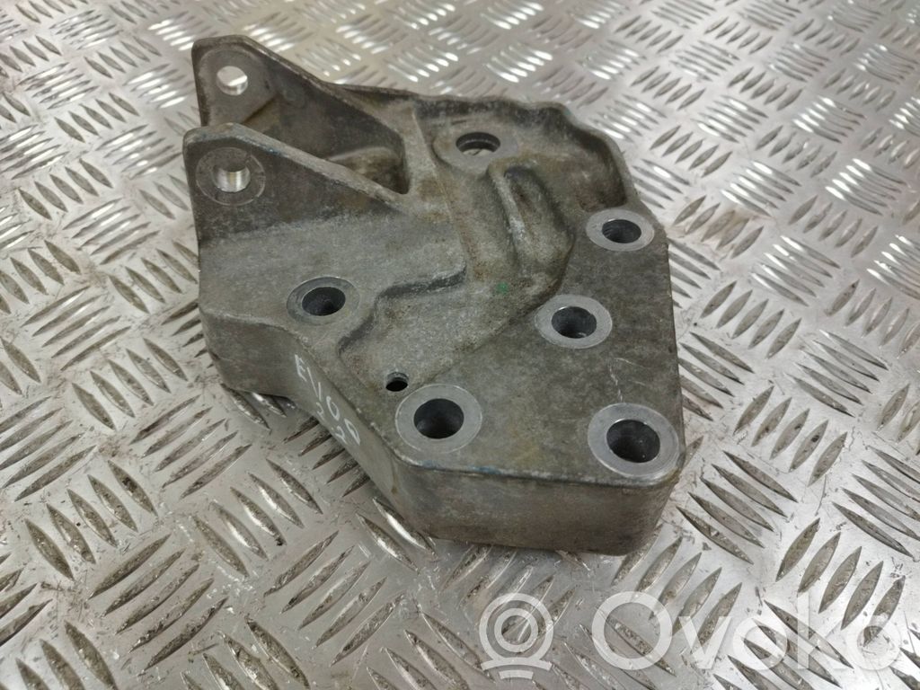 Land Rover Evoque I Engine mounting bracket 