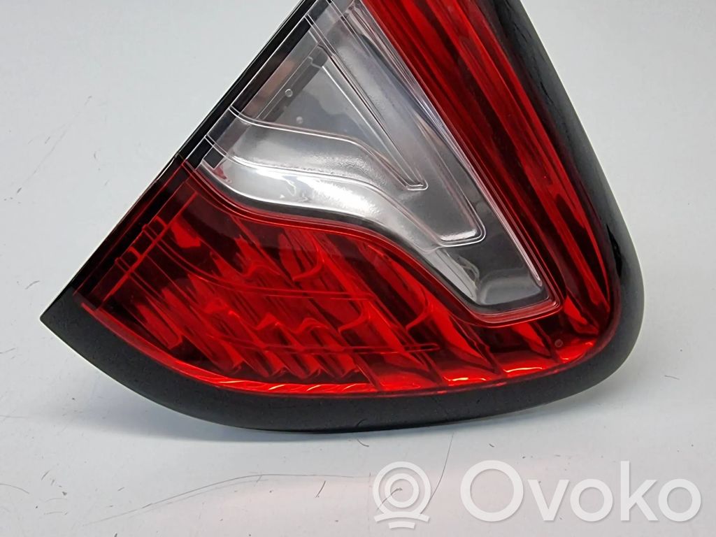 Renault Captur Tailgate rear/tail lights 