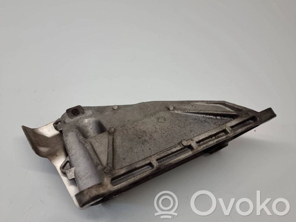 Engine mounting bracket   6770052