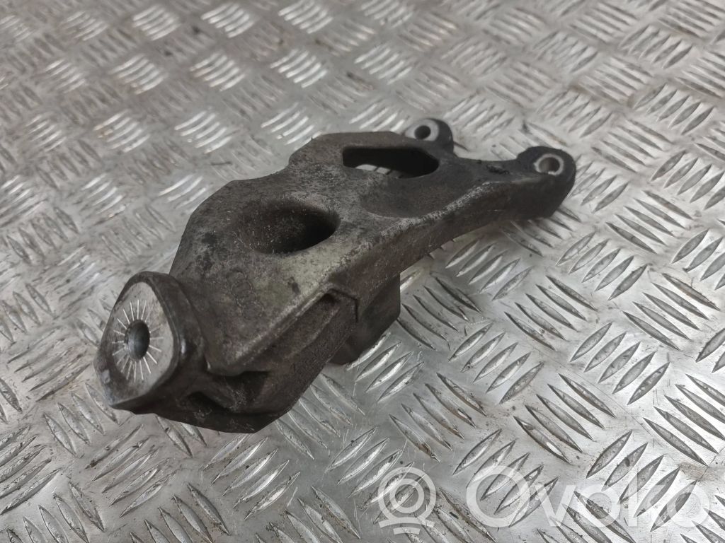 Audi A4 S4 B8 8K Engine mounting bracket 