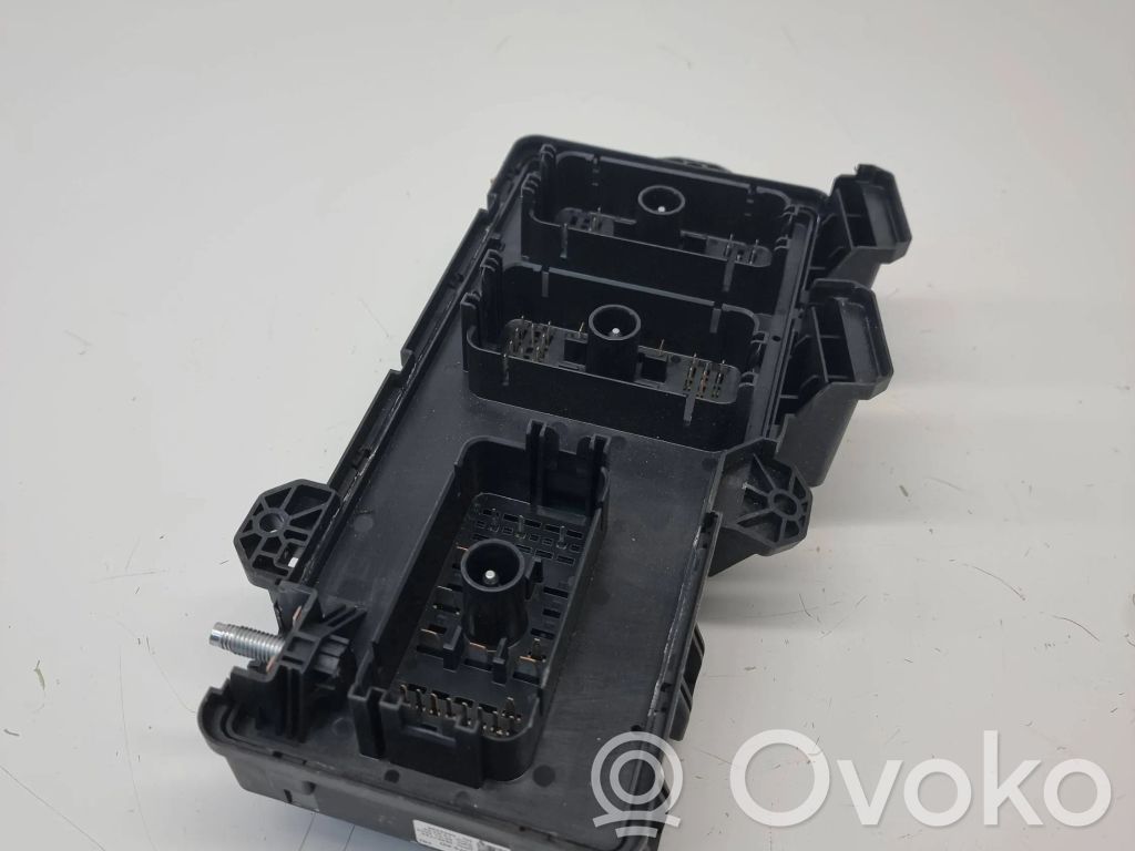 Land Rover Evoque II Ramka / Moduł bezpieczników 