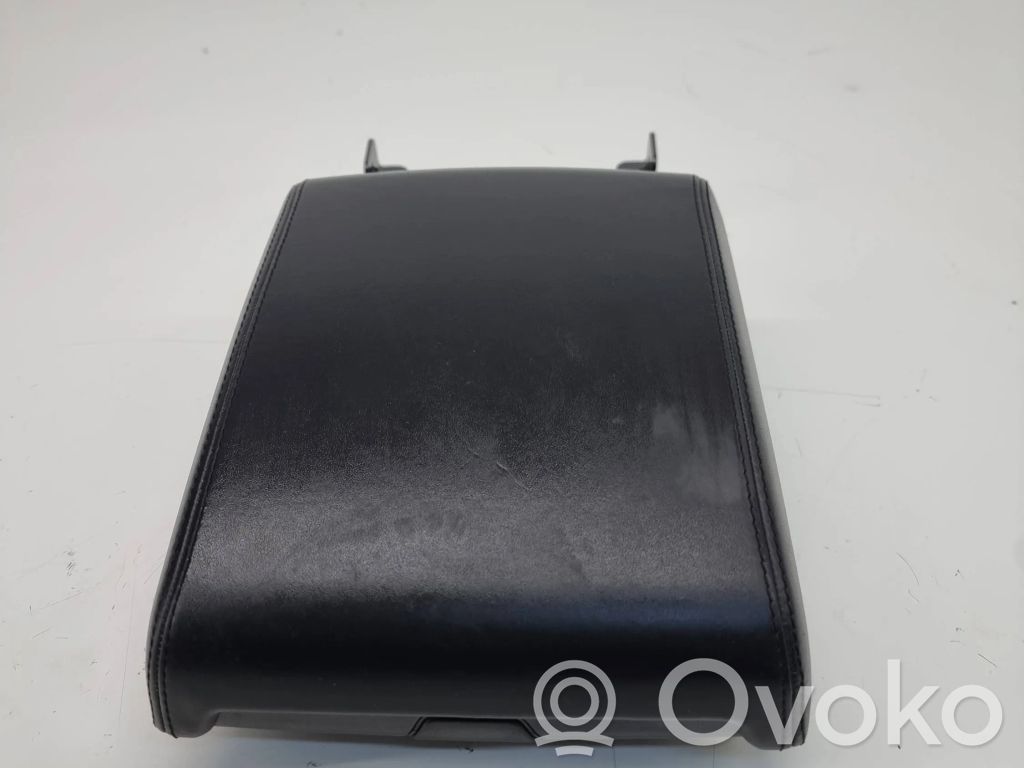 Armrest   J9C3045C74BD