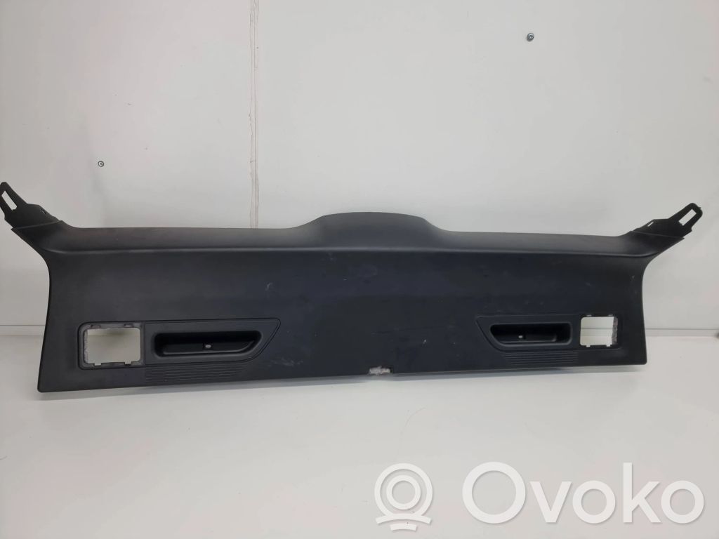 Tailgate trim   7149636