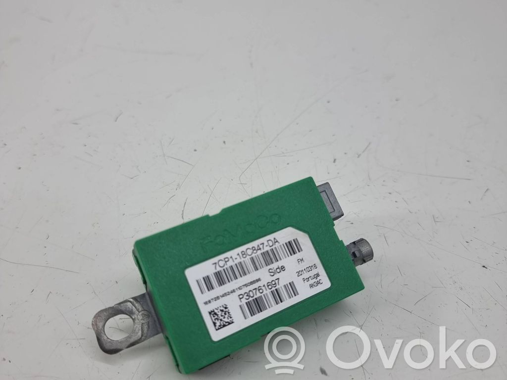Ford Kuga I Aerial antenna amplifier 