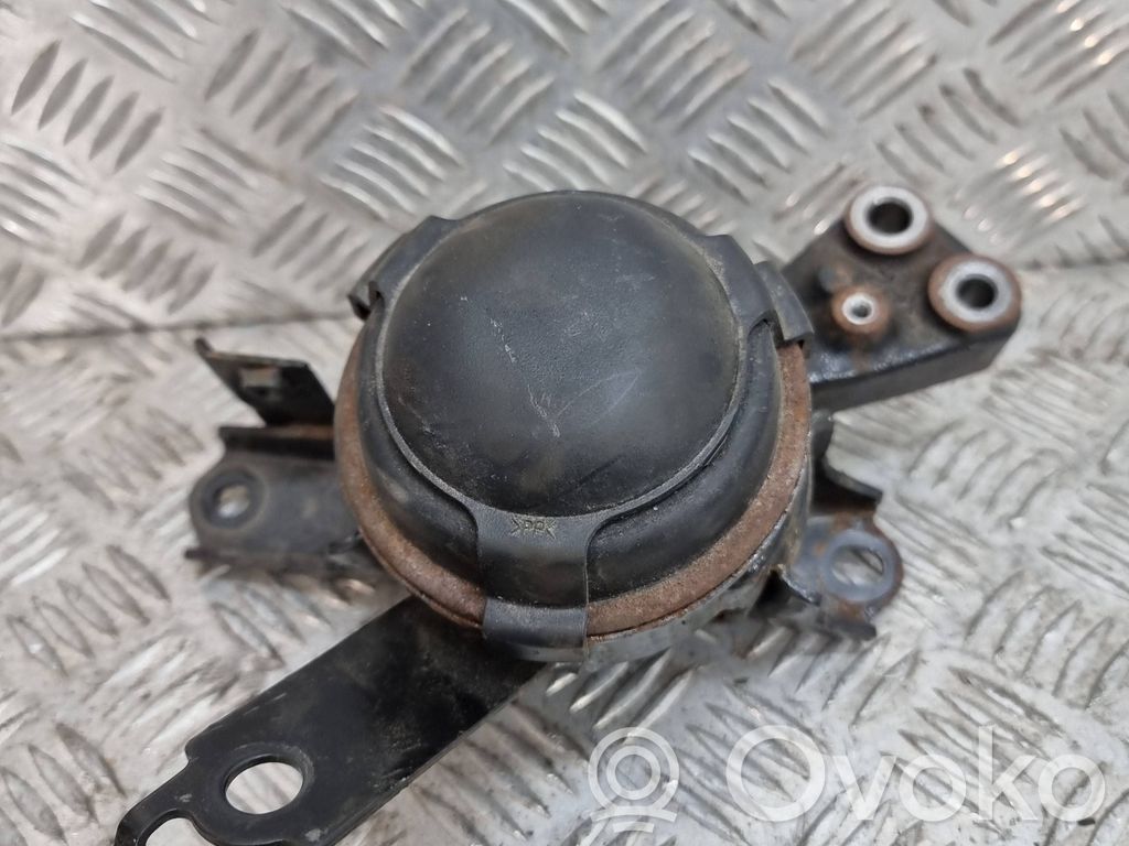 Toyota Yaris Engine mount bracket 