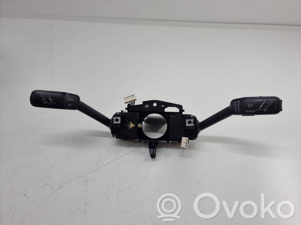 Skoda Octavia Mk3 (5E) Wiper turn signal indicator stalk/switch 
