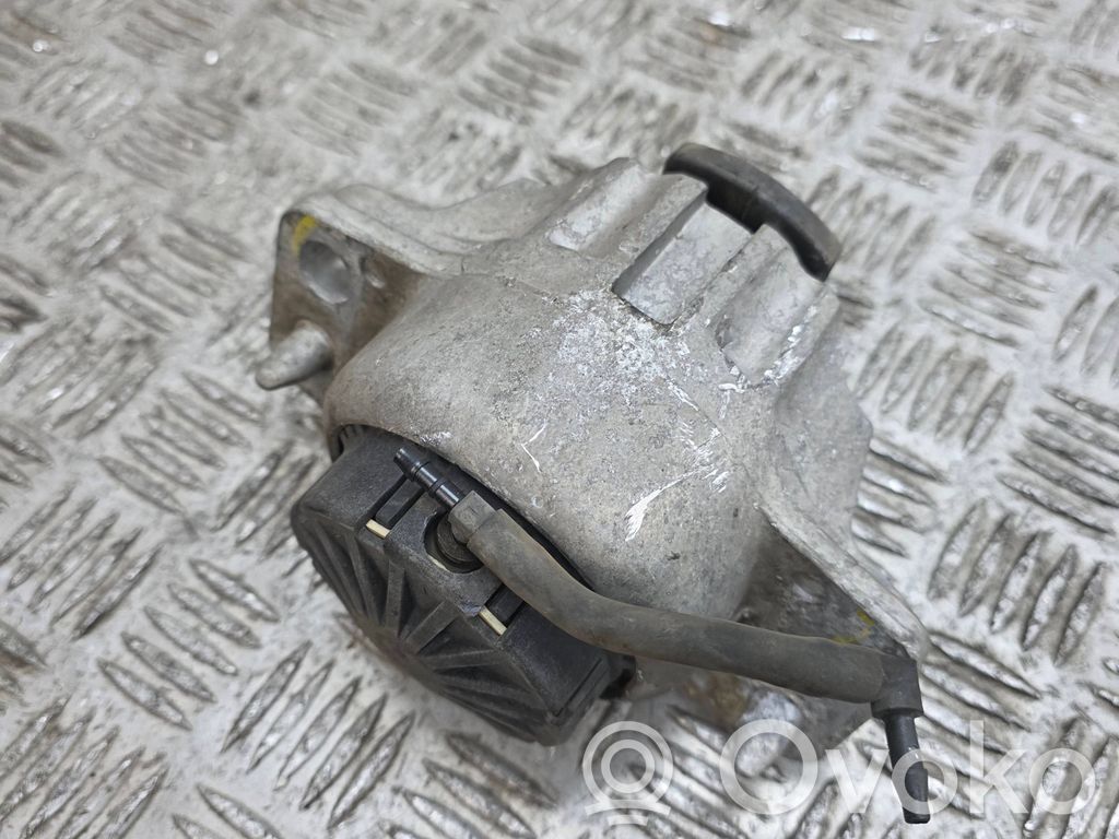 Land Rover Range Rover Velar Engine mount bracket 