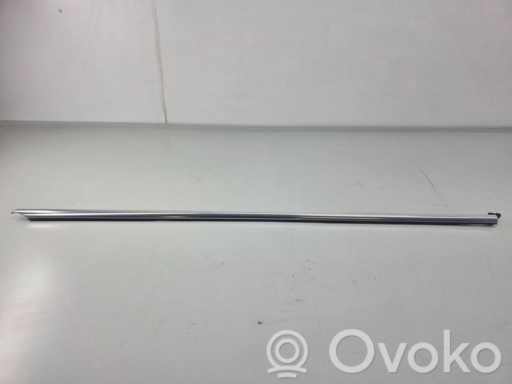 Volkswagen PASSAT B8 Takaoven lasin muotolista 