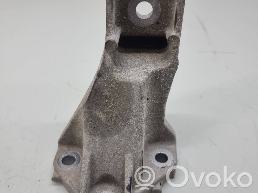 Land Rover Range Rover Sport L494 Engine mounting bracket 