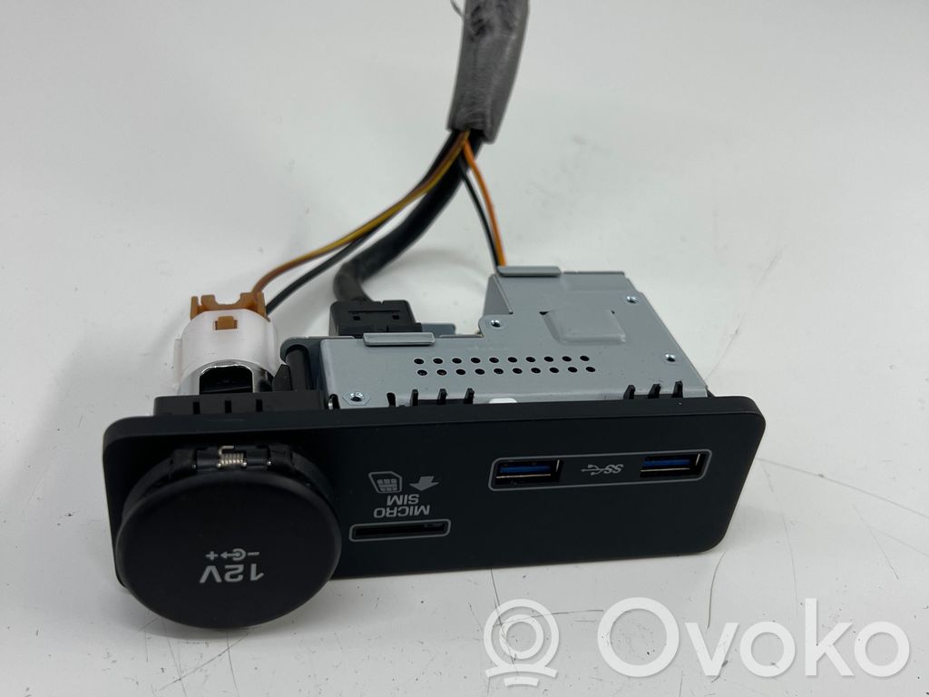 Jaguar F-Pace USB socket connector 