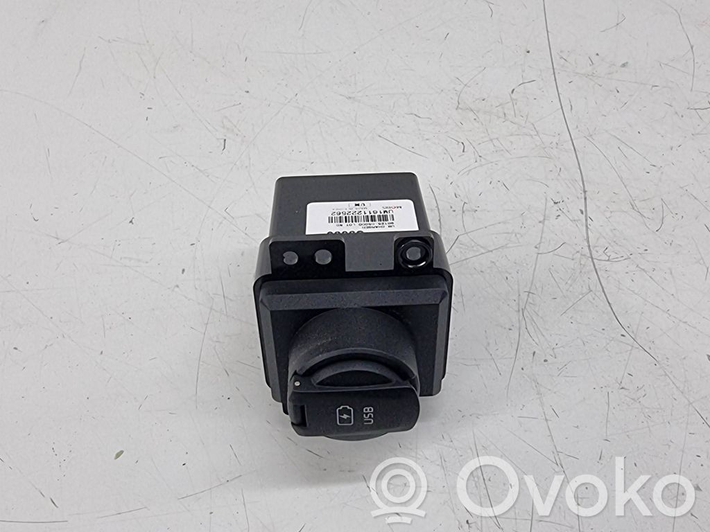 KIA Sorento USB socket connector 