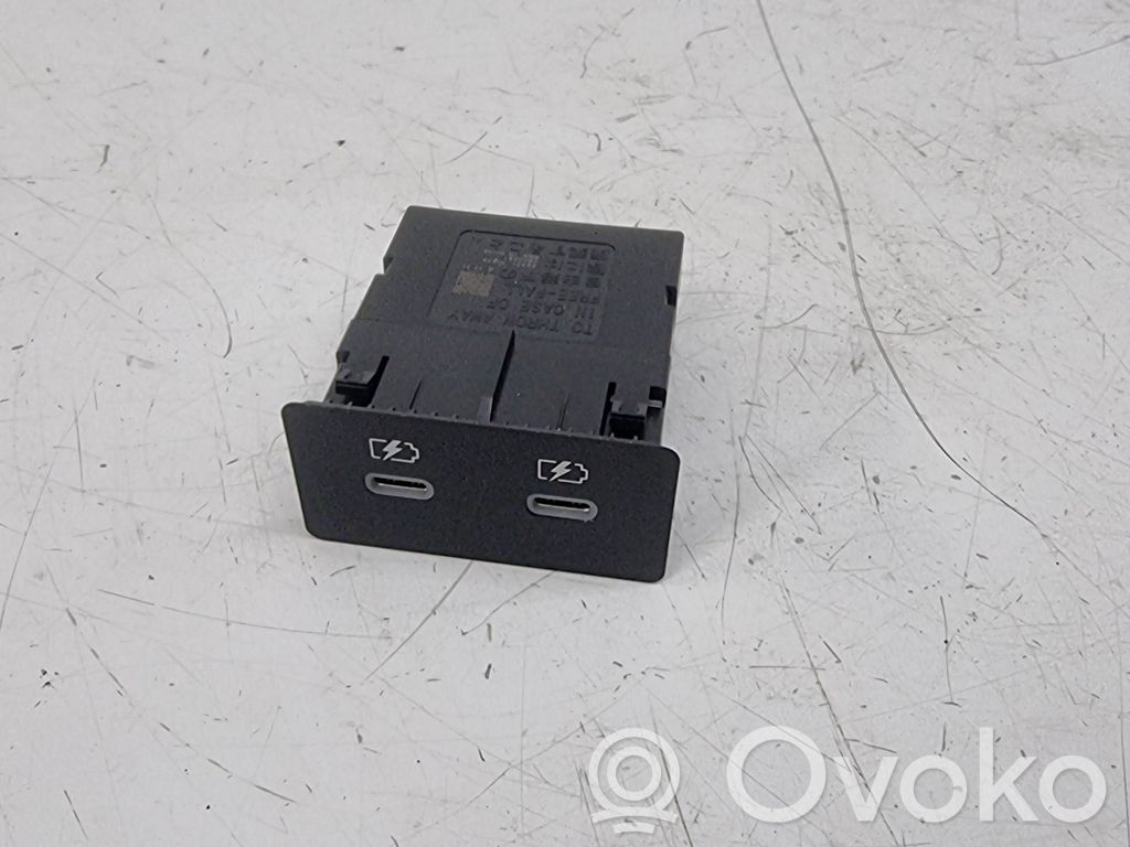 Nissan Ariya Enchufe conector USB 