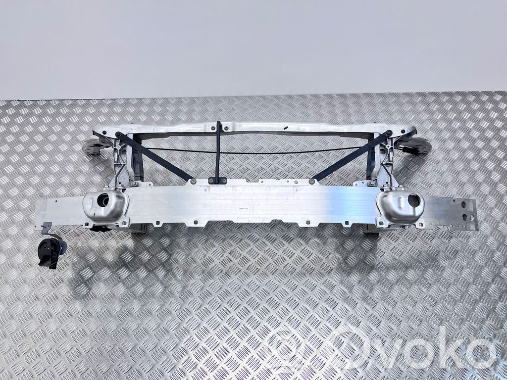 Mercedes-Benz C W205 Pas przedni 