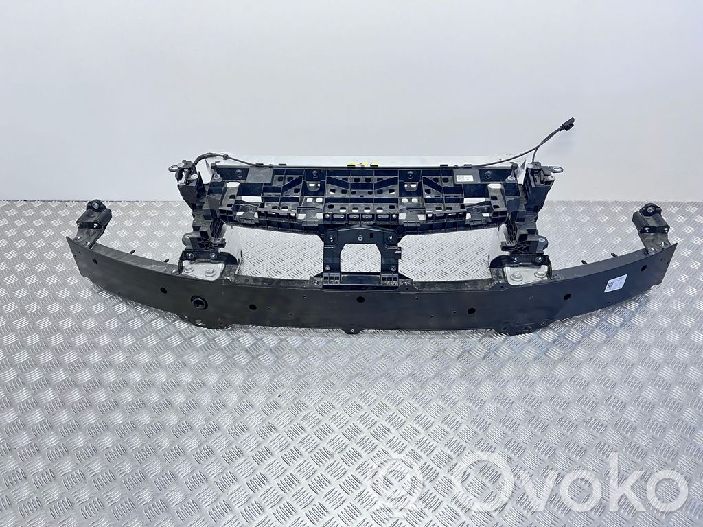 Mercedes-Benz EQE v295 Pas przedni 