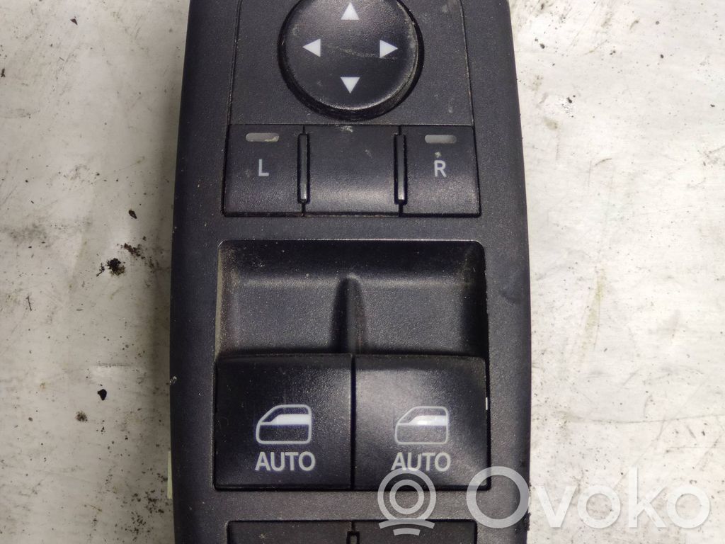 Electric window control switch   68183752AE,10135018