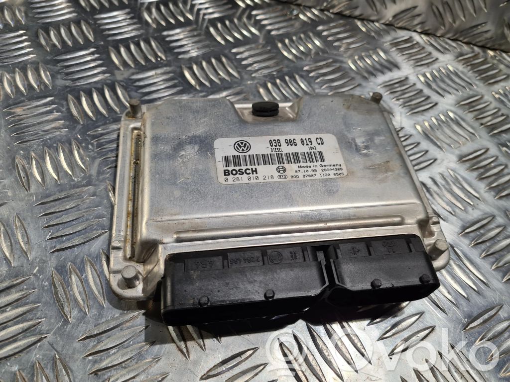 Volkswagen PASSAT B5 Engine control unit/module 